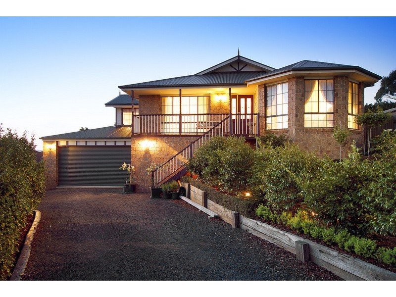 9 McCaffrey Rise, Pakenham VIC 3810