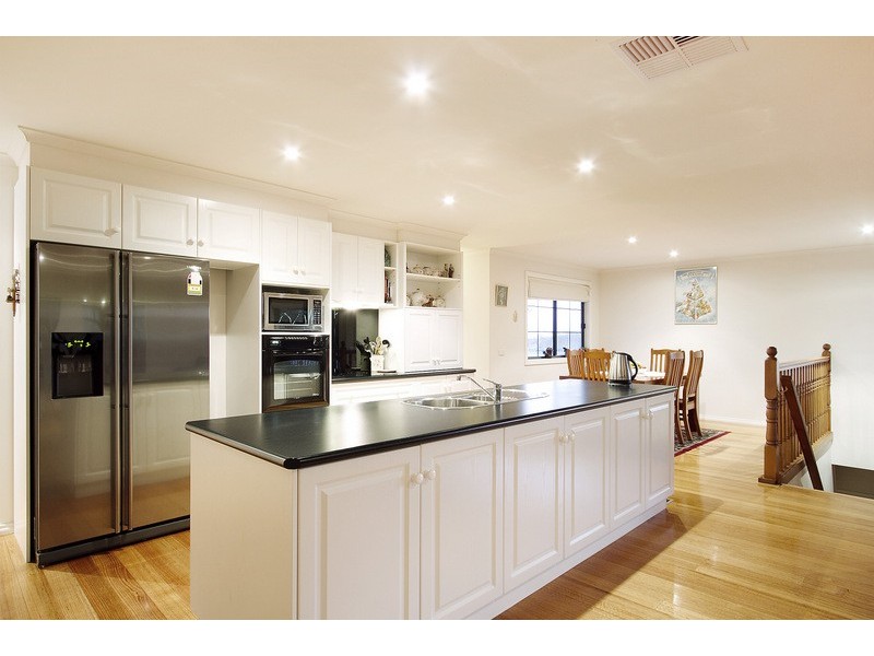 9 McCaffrey Rise, Pakenham VIC 3810