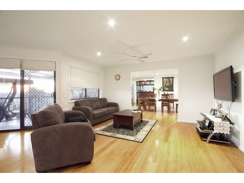 9 McCaffrey Rise, Pakenham VIC 3810