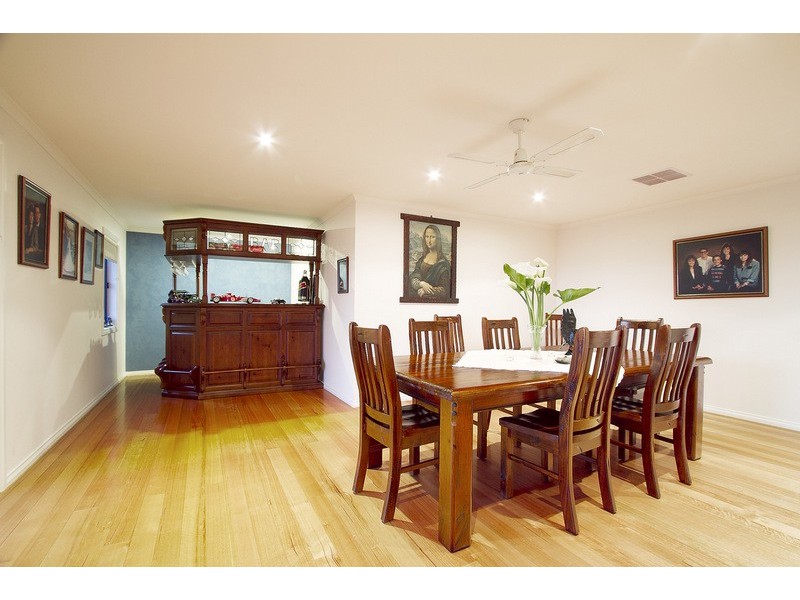 9 McCaffrey Rise, Pakenham VIC 3810