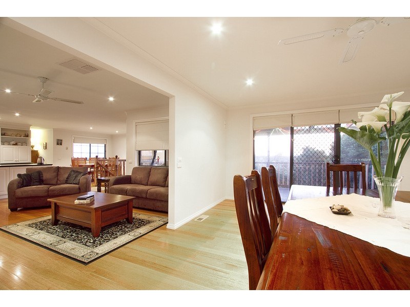 9 McCaffrey Rise, Pakenham VIC 3810