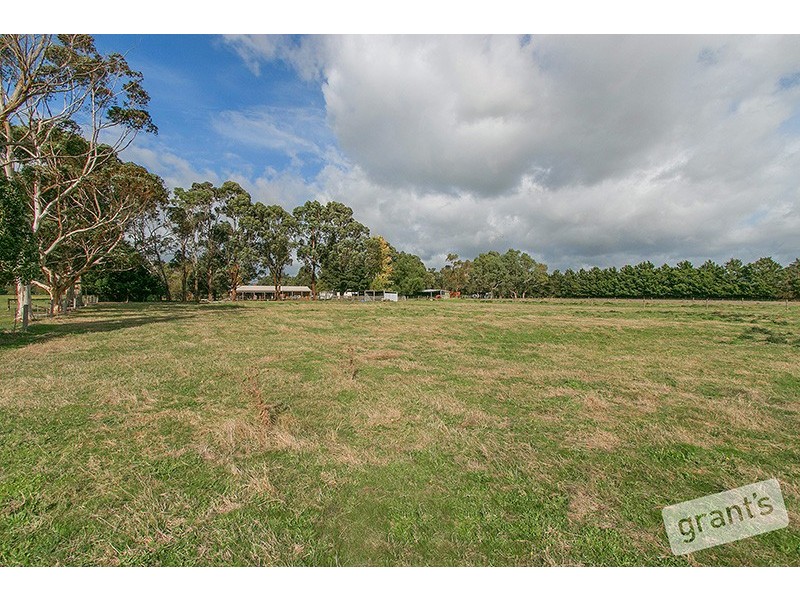 1365 Bunyip River Road, Iona VIC 3815