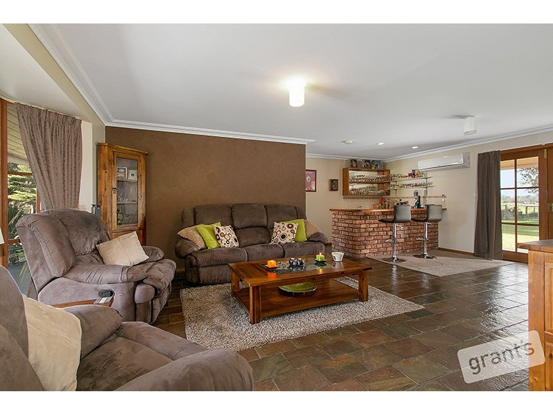 1365 Bunyip River Road, Iona VIC 3815