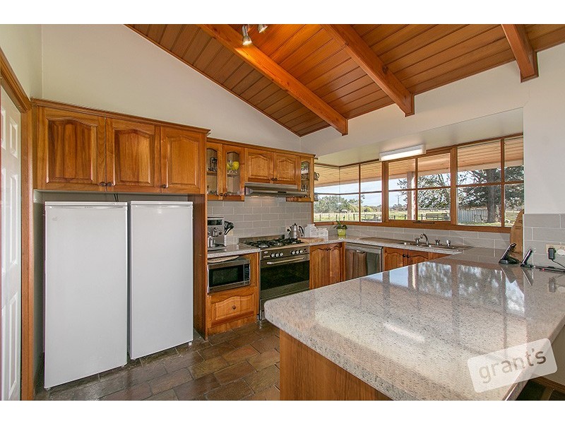 1365 Bunyip River Road, Iona VIC 3815