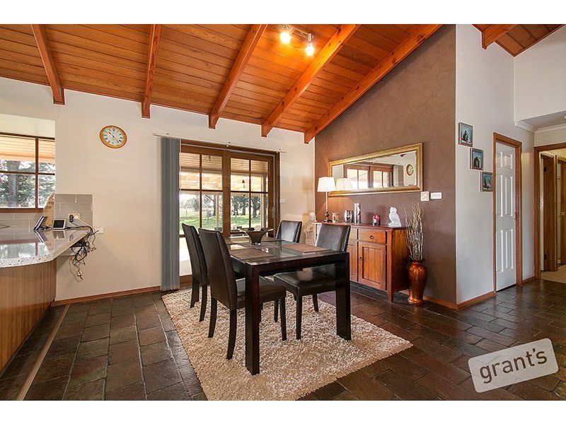 1365 Bunyip River Road, Iona VIC 3815