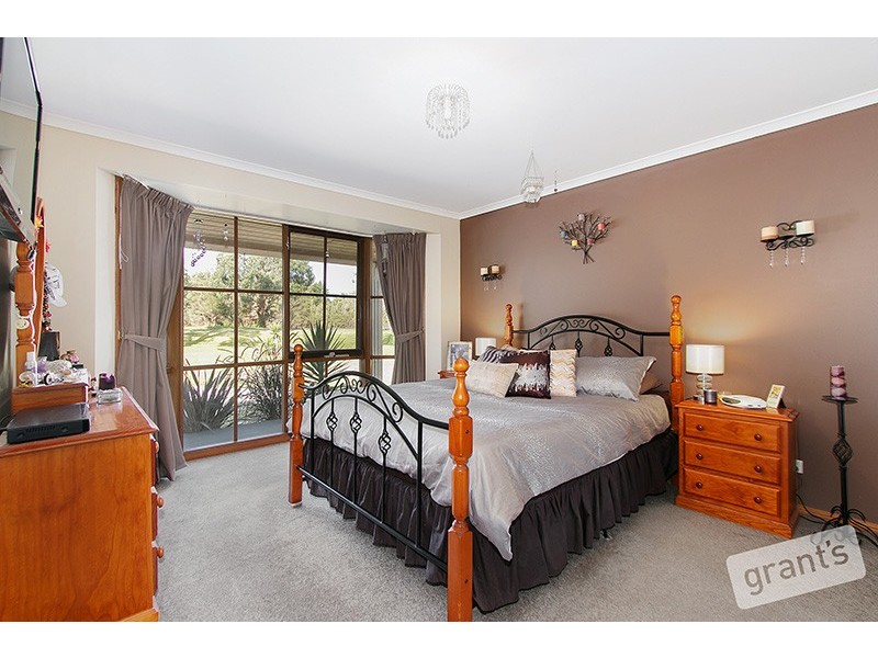 1365 Bunyip River Road, Iona VIC 3815