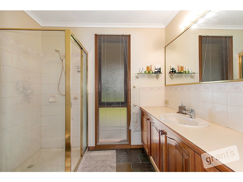 1365 Bunyip River Road, Iona VIC 3815