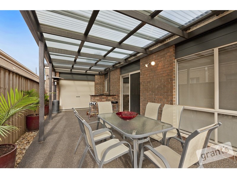 10 Lagoon Row, Officer VIC 3809