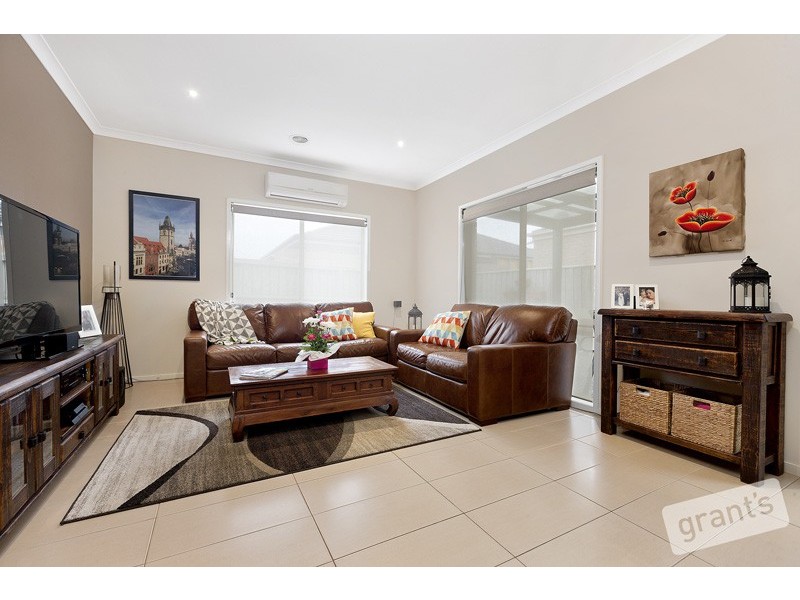 10 Lagoon Row, Officer VIC 3809