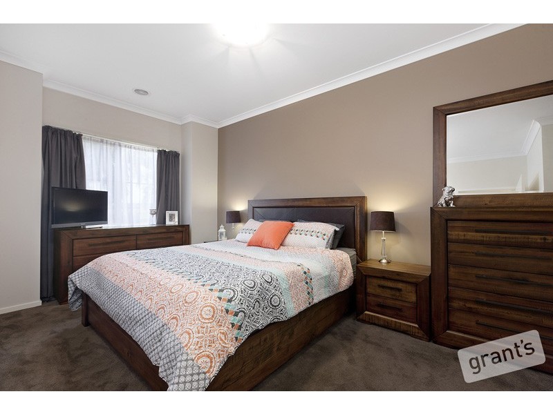 10 Lagoon Row, Officer VIC 3809