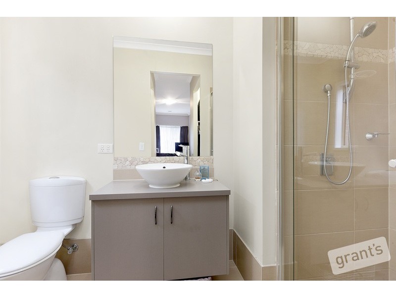 10 Lagoon Row, Officer VIC 3809