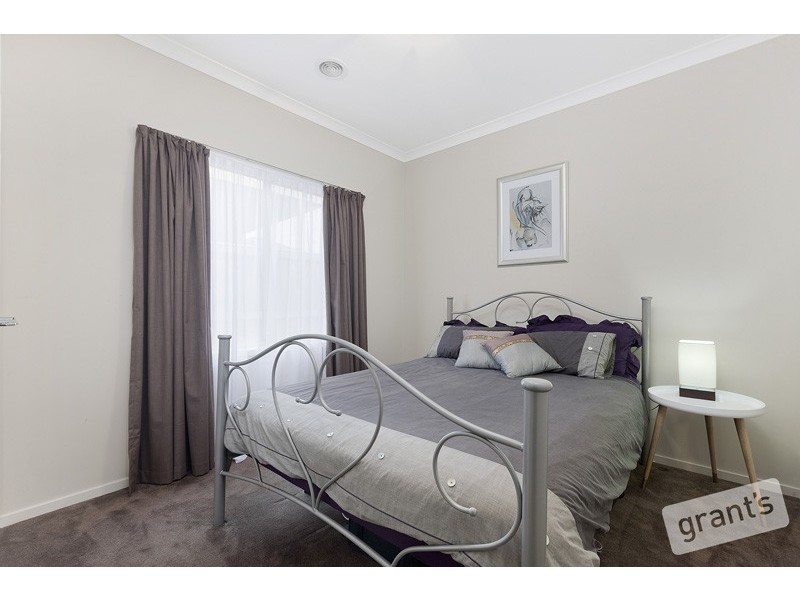 10 Lagoon Row, Officer VIC 3809