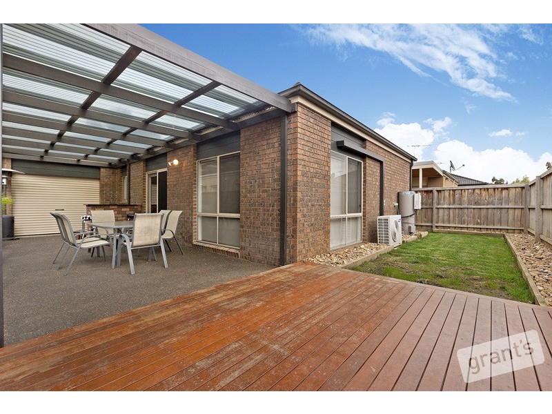 10 Lagoon Row, Officer VIC 3809