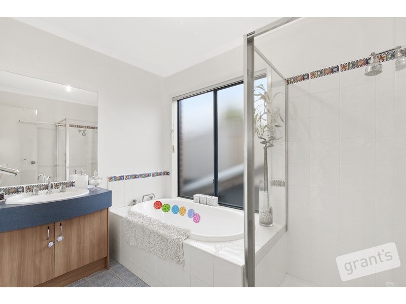 47 Grand Arch Way, Berwick VIC 3806