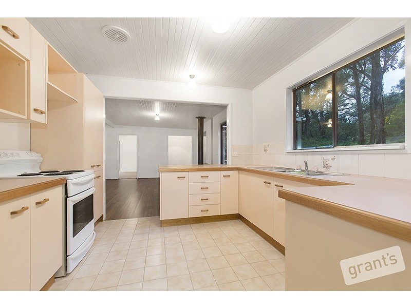 21 Manoora Road, Maryknoll VIC 3812