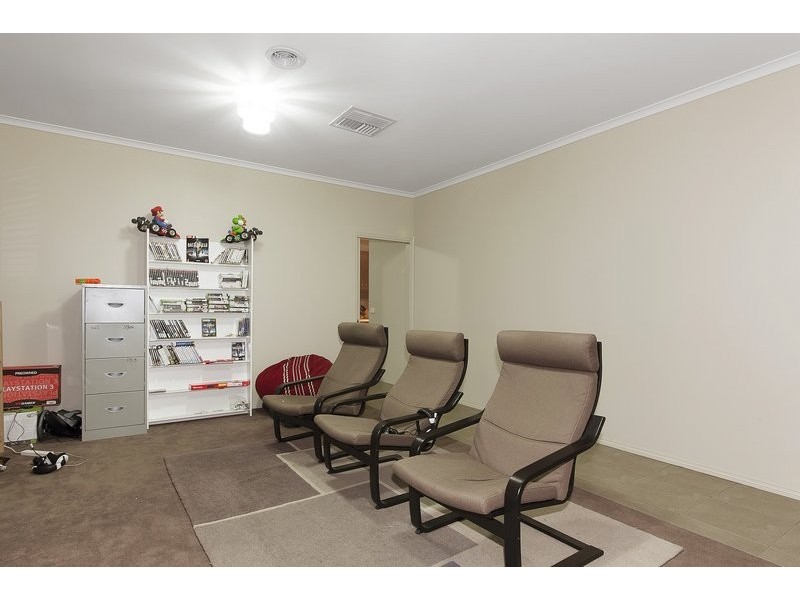 8 Day Lilly Court, Pakenham VIC 3810