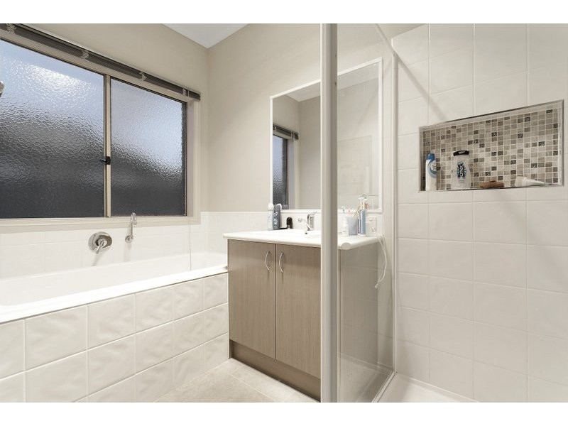 8 Day Lilly Court, Pakenham VIC 3810