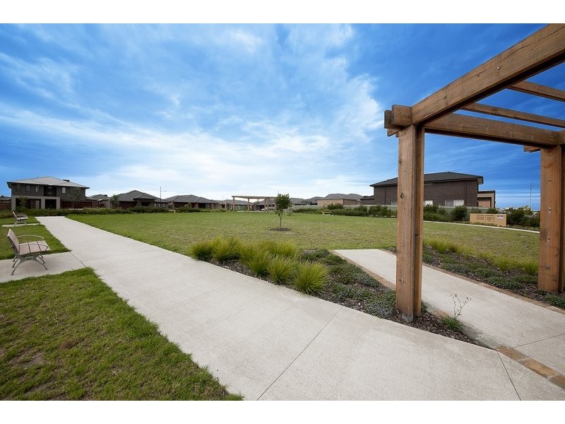 8 Day Lilly Court, Pakenham VIC 3810