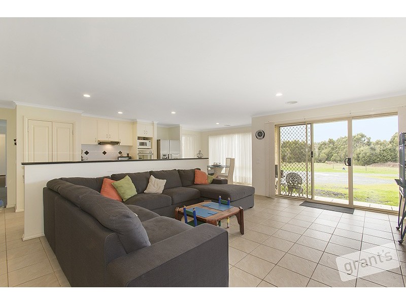 16 Follett Drive, Nyora VIC 3987