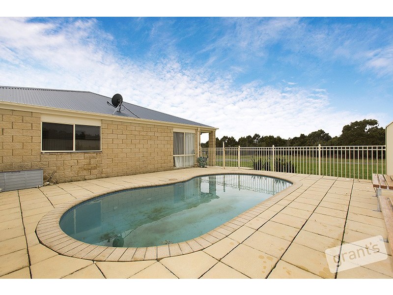 16 Follett Drive, Nyora VIC 3987