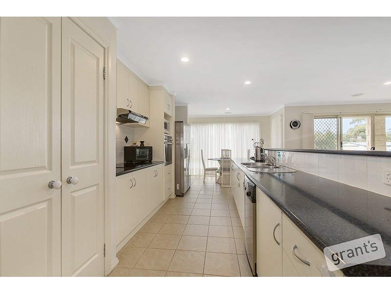 16 Follett Drive, Nyora VIC 3987