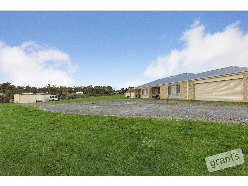 16 Follett Drive, Nyora VIC 3987