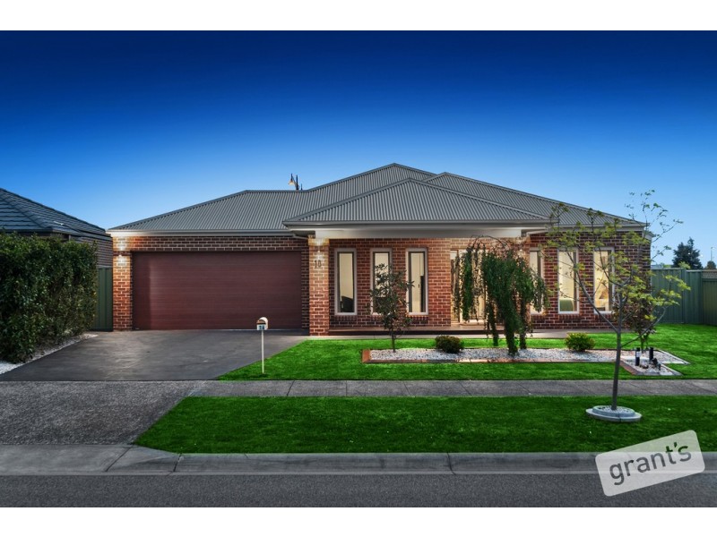 16 Dusseldorp Avenue, Pakenham VIC 3810