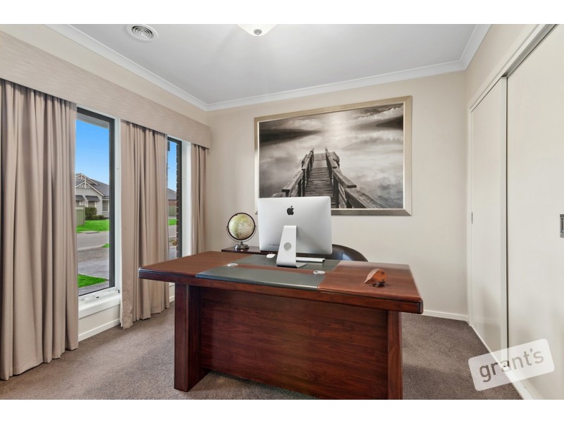 16 Dusseldorp Avenue, Pakenham VIC 3810