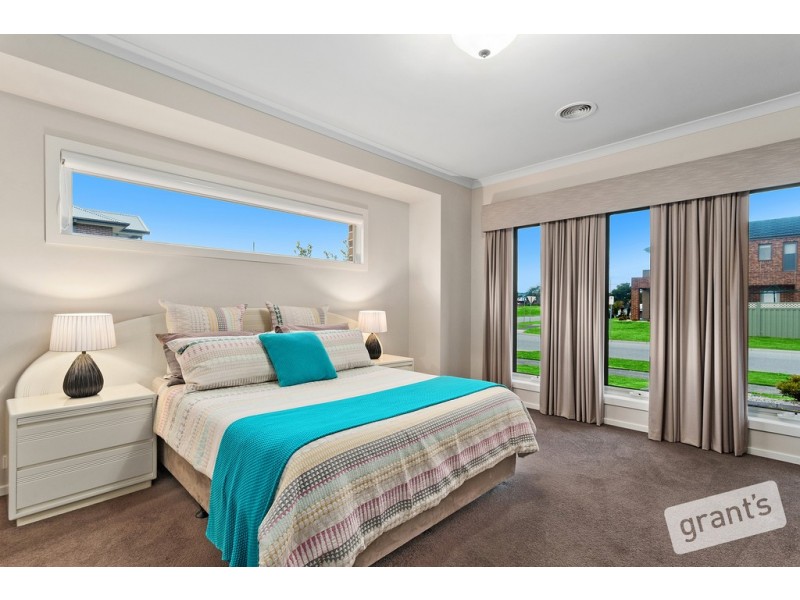 16 Dusseldorp Avenue, Pakenham VIC 3810