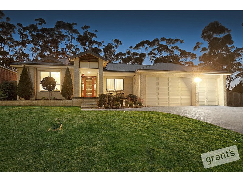 27 Stockmans Circuit, Pakenham VIC 3810
