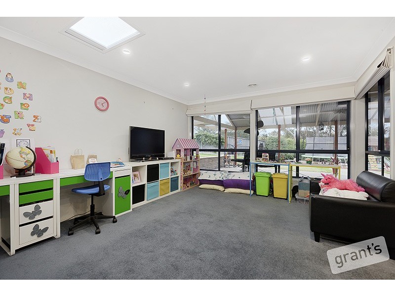 27 Stockmans Circuit, Pakenham VIC 3810