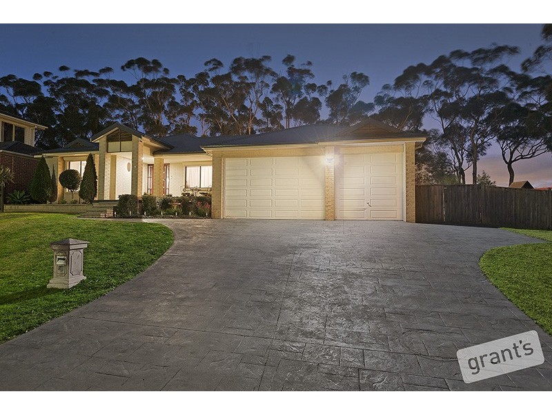 27 Stockmans Circuit, Pakenham VIC 3810
