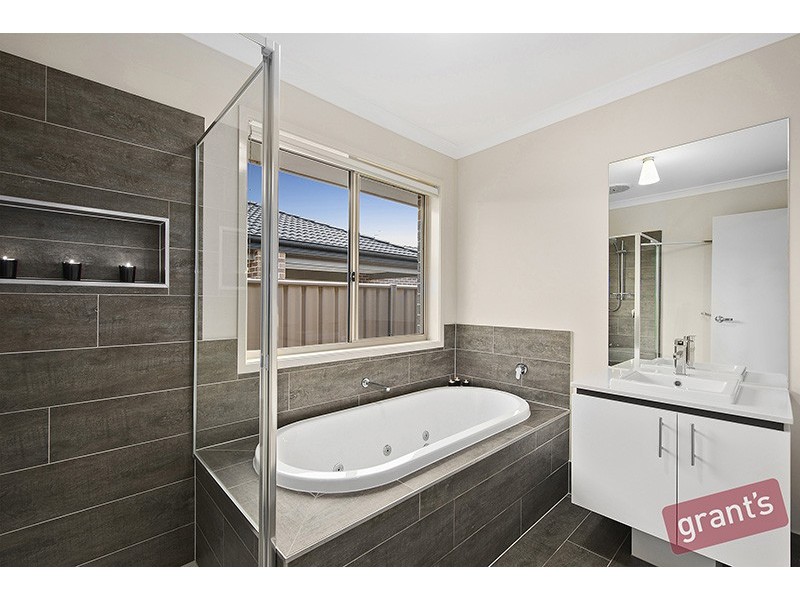 12 Cuttler Street, Pakenham VIC 3810