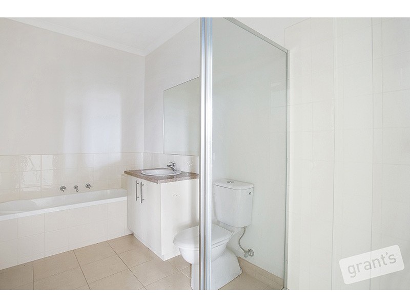 1A Lancaster Way, Beaconsfield VIC 3807