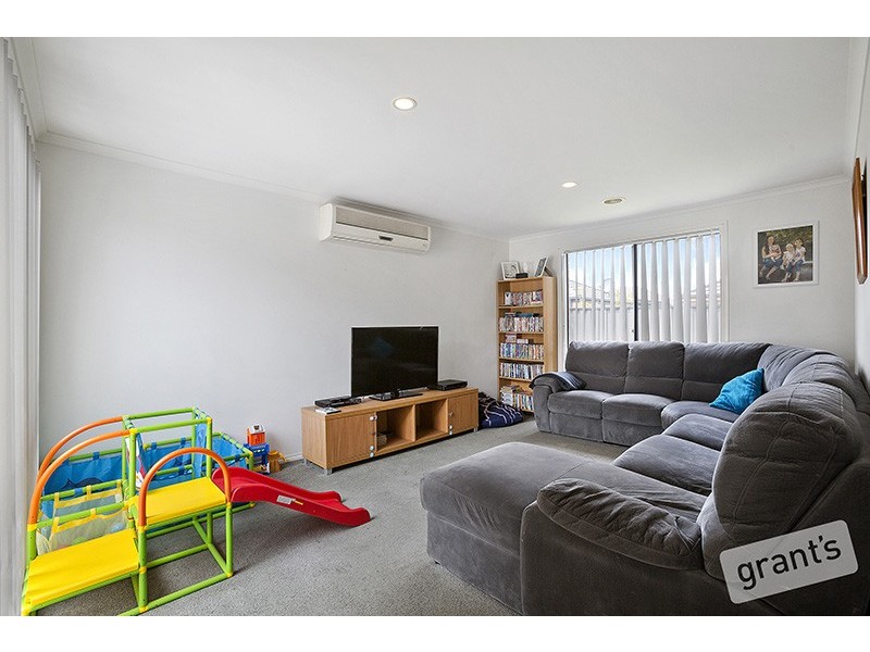 27 Killarney Crescent, Pakenham VIC 3810