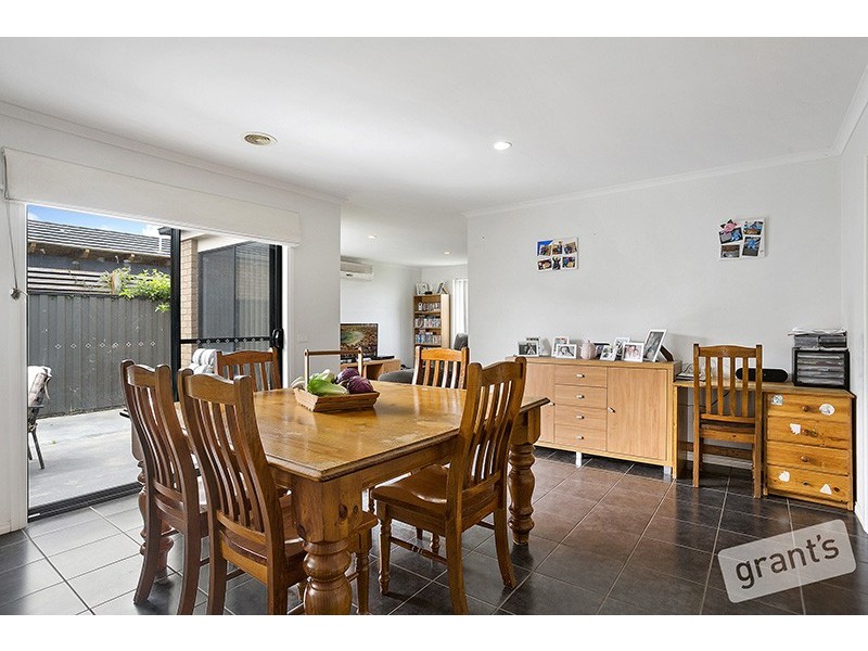 27 Killarney Crescent, Pakenham VIC 3810