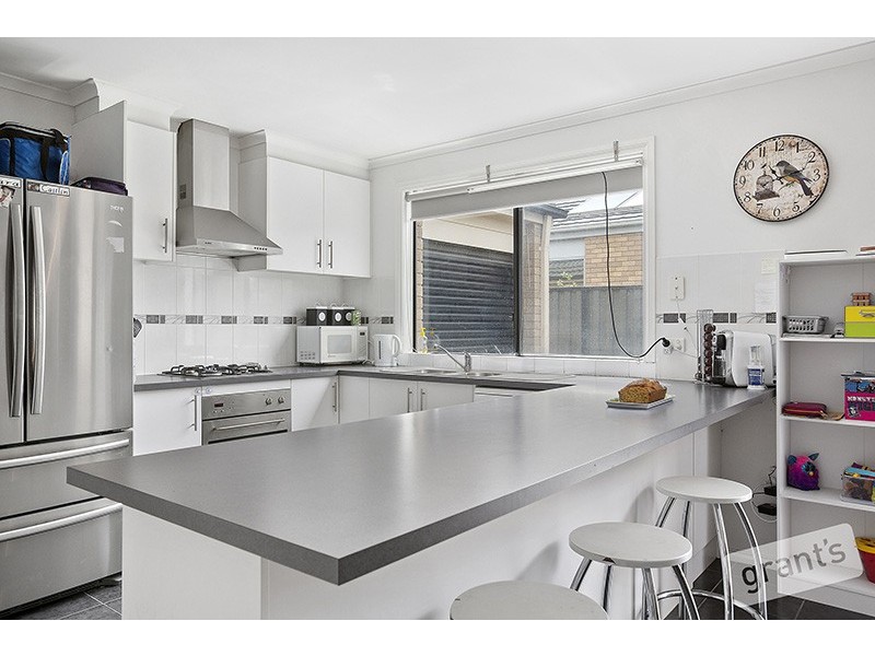 27 Killarney Crescent, Pakenham VIC 3810