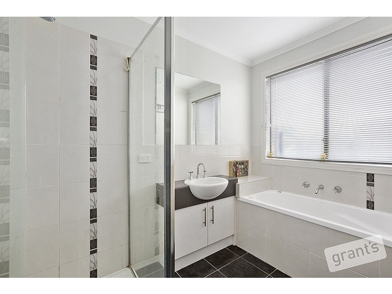 27 Killarney Crescent, Pakenham VIC 3810