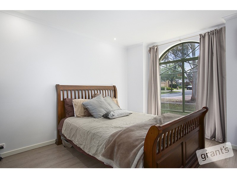 10 Keystone Court, Lynbrook VIC 3975