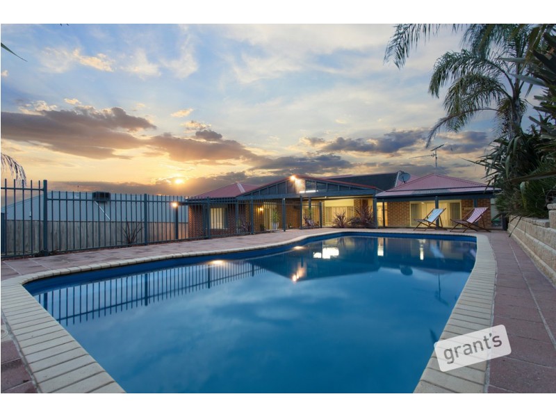 14 Wills Avenue, Pakenham VIC 3810