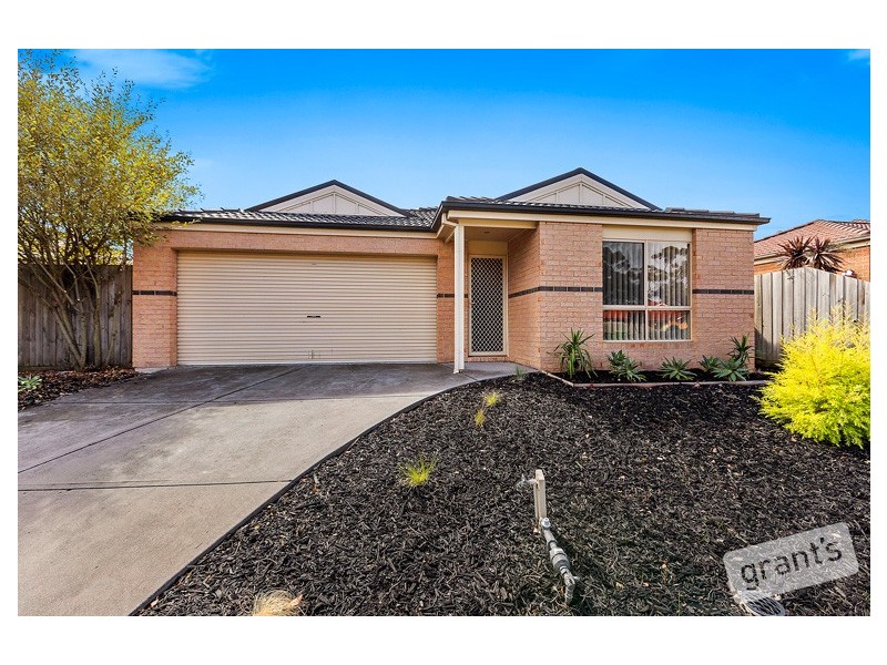 28 Wakenshaw Crescent, Pakenham VIC 3810