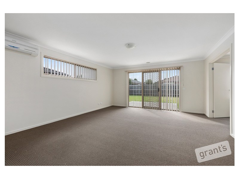 28 Wakenshaw Crescent, Pakenham VIC 3810