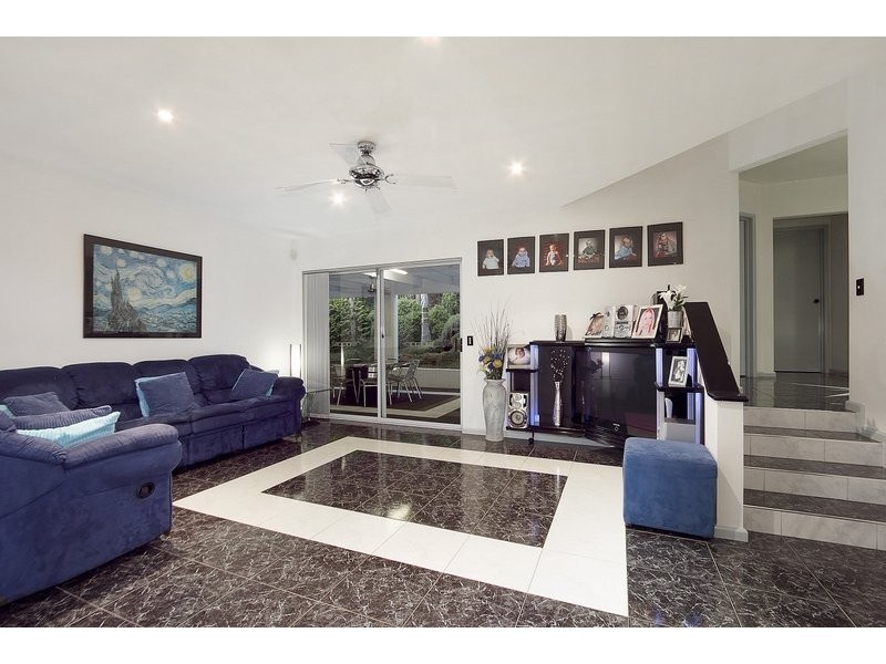 4 Taree Close, Pakenham VIC 3810