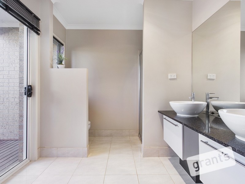 28 Bernly Boulevard, Berwick VIC 3806