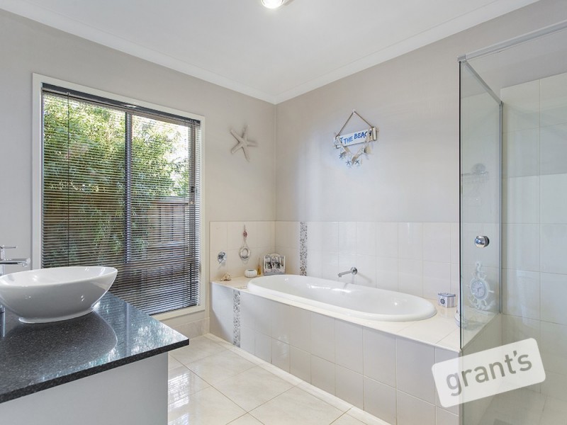 28 Bernly Boulevard, Berwick VIC 3806