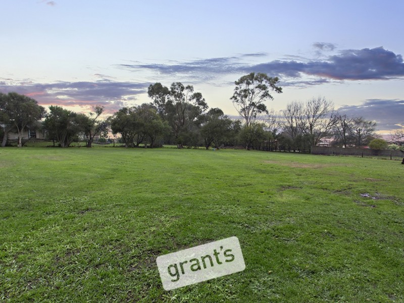 39 Halcyon Way, Narre Warren South VIC 3805