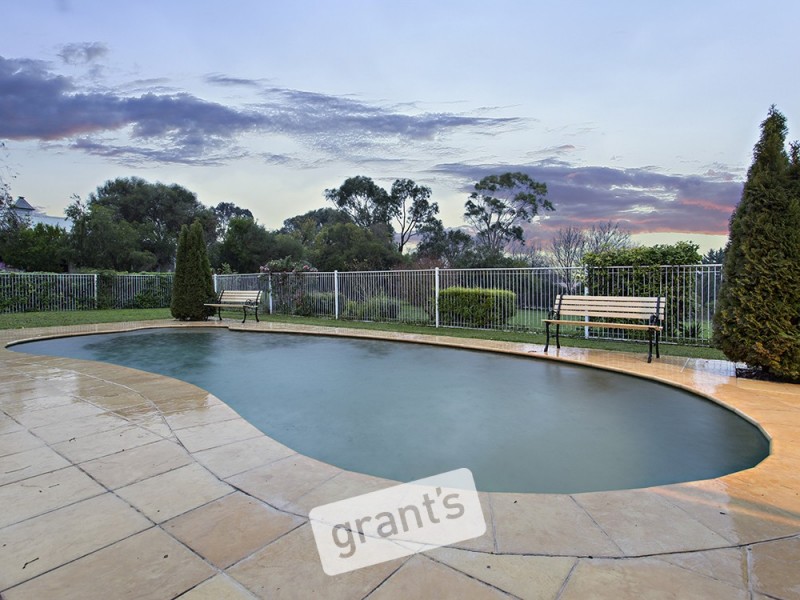 39 Halcyon Way, Narre Warren South VIC 3805