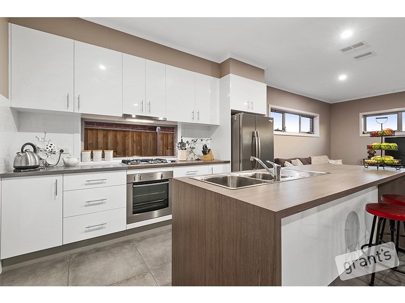 12 Belmont Crescent, Pakenham VIC 3810