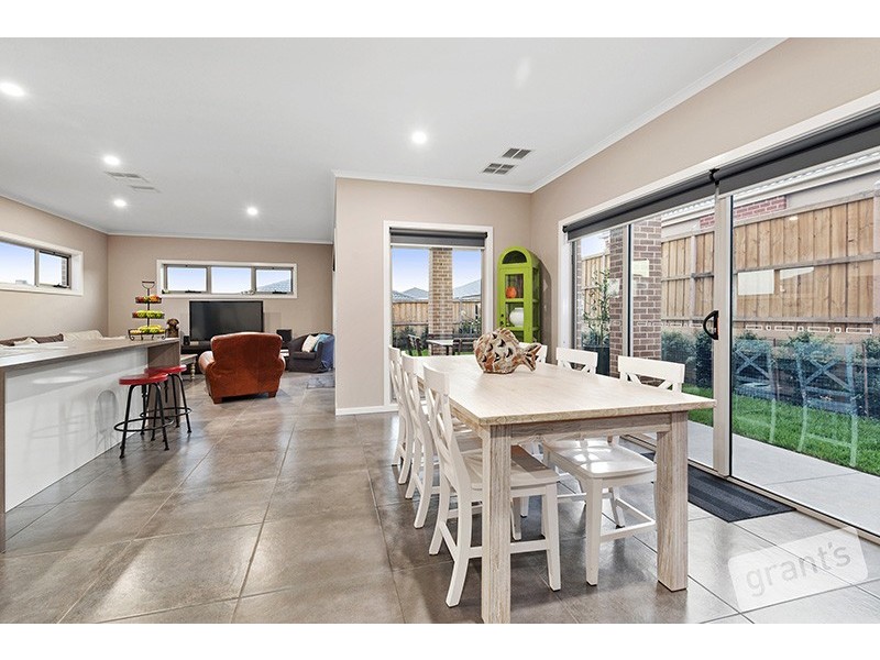 12 Belmont Crescent, Pakenham VIC 3810