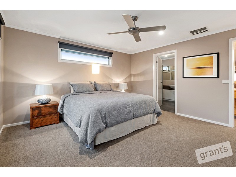 12 Belmont Crescent, Pakenham VIC 3810